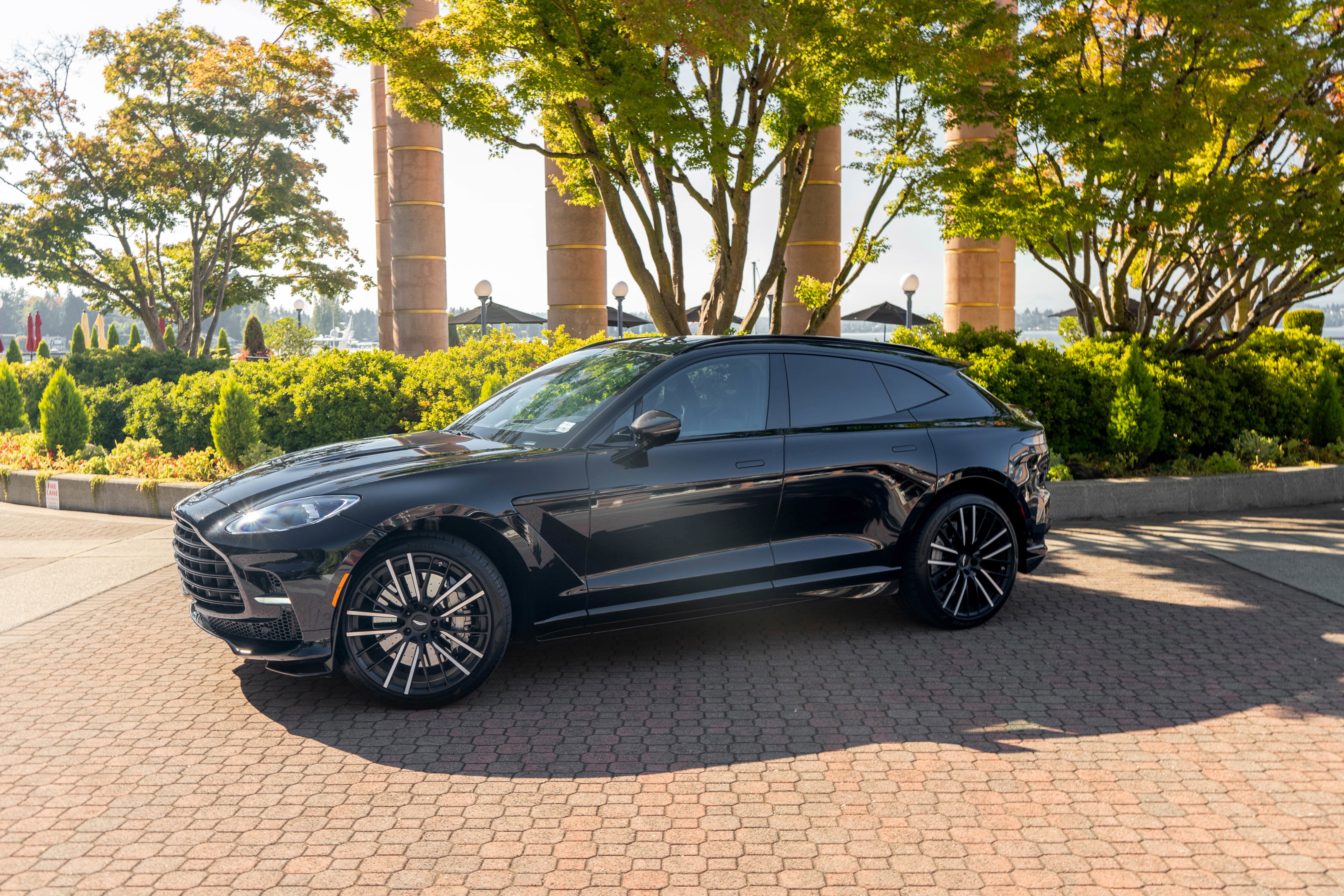 2025 Aston Martin DBX 707