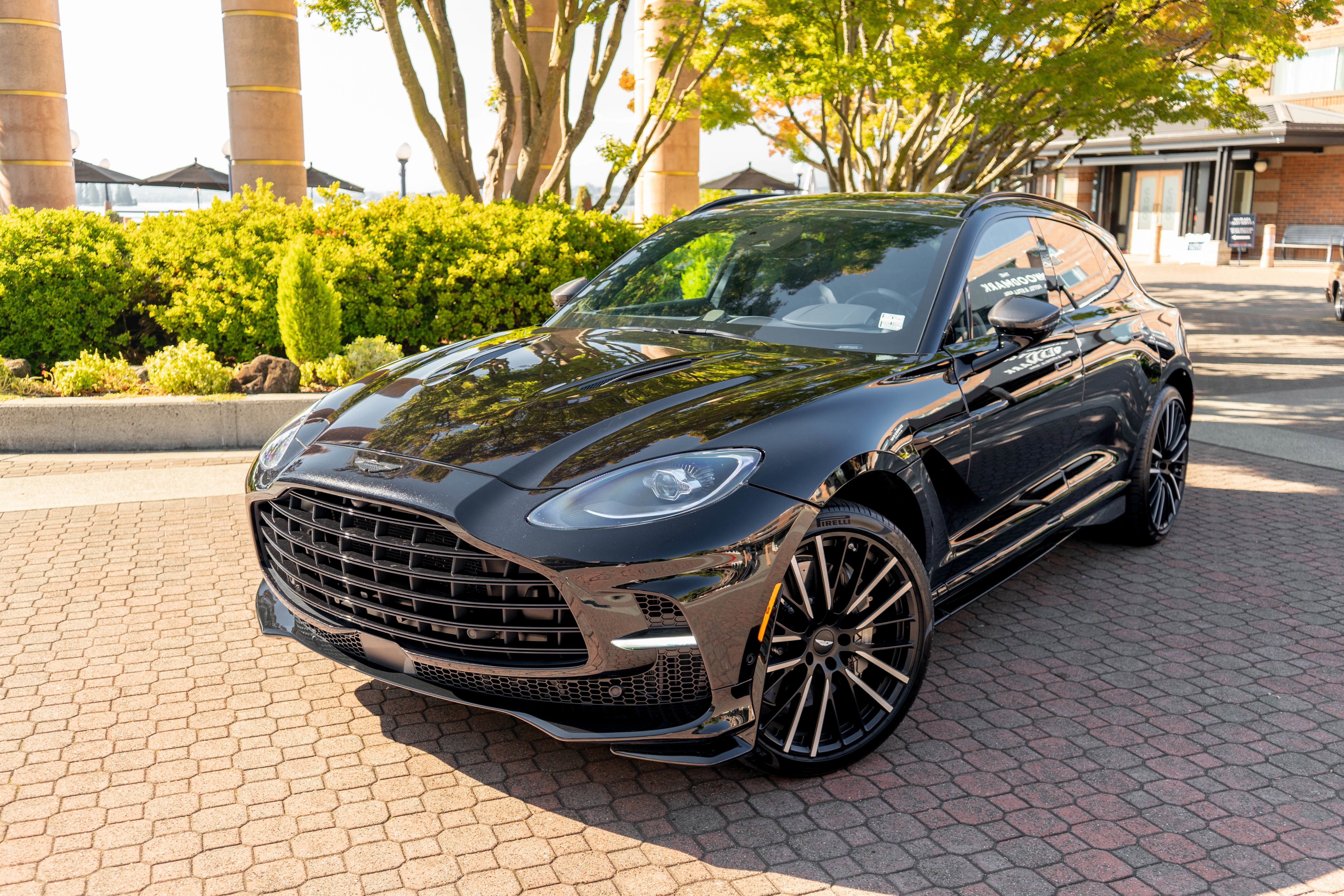 2025 Aston Martin DBX 707