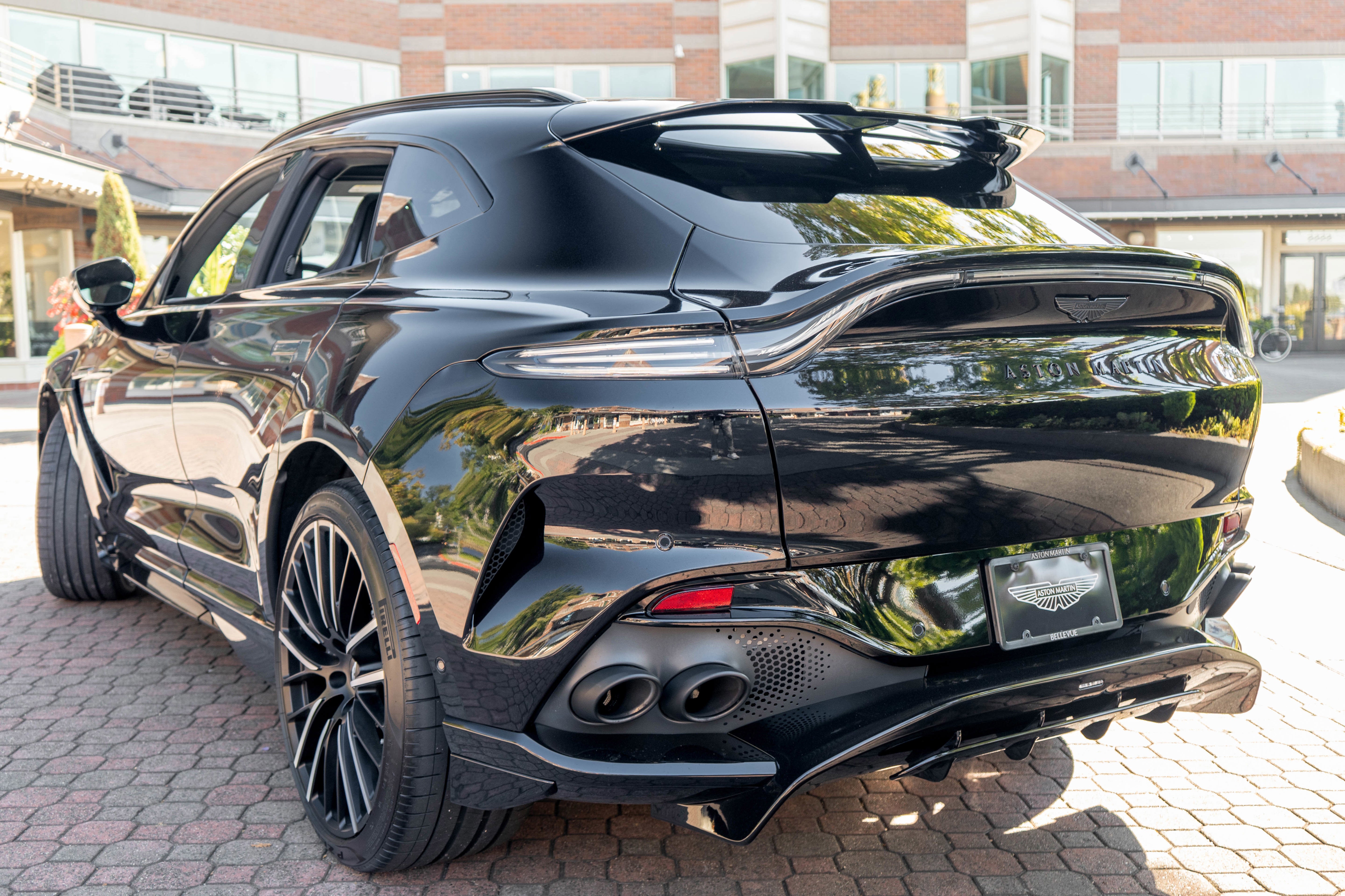 2025 Aston Martin DBX 707