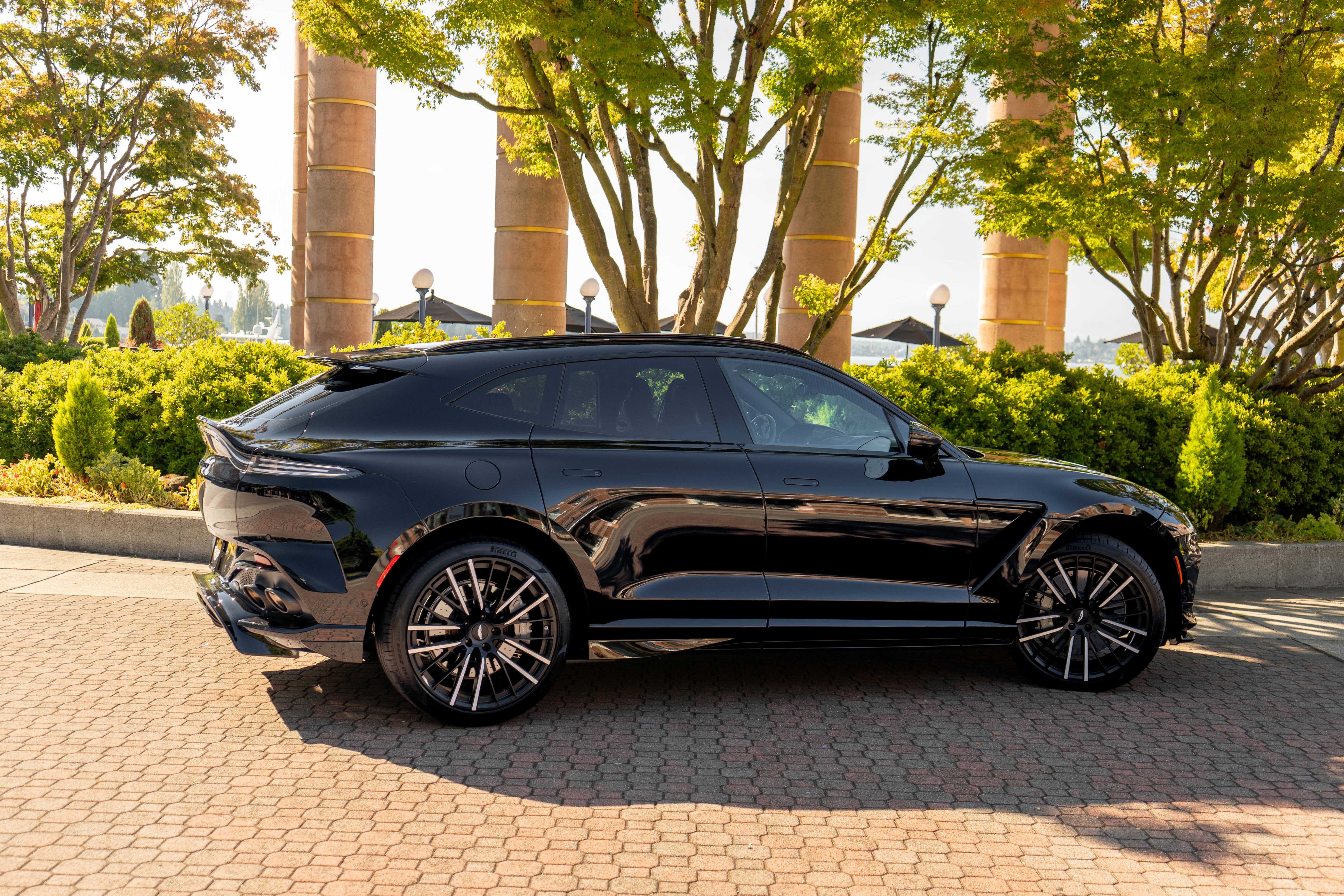 2025 Aston Martin DBX 707