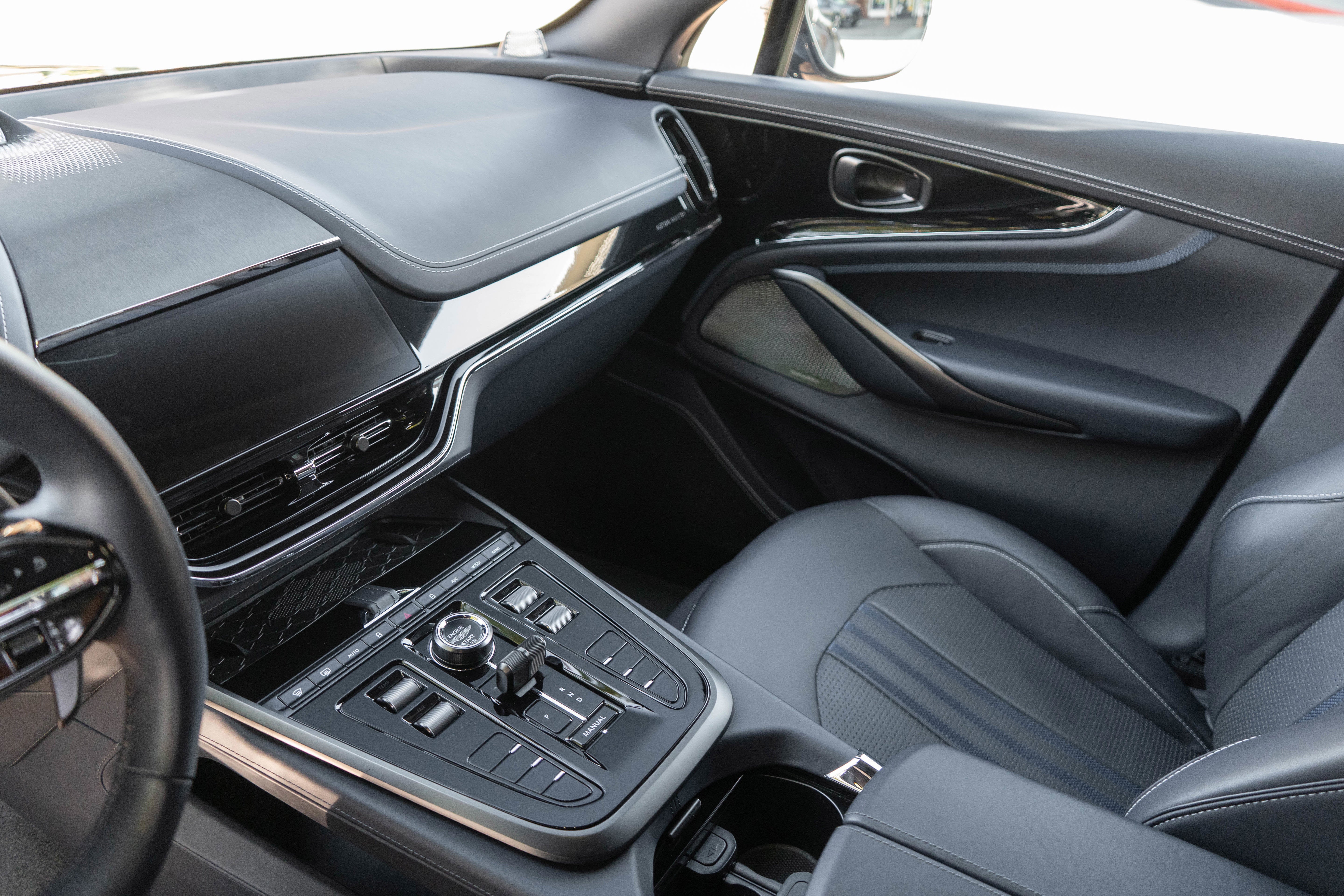 2025 Aston Martin DBX 707